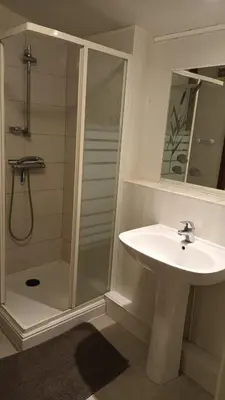 Salle de bains dans l'établissement Gîte du Fourneau