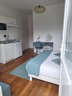 Cuisine ou kitchenette dans l'établissement L'Appel De La Forêt - Wifi Fibre, Linge & Parking