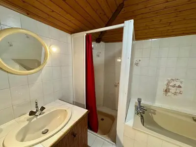 Salle de bains dans l'établissement Grande Maison au Calme