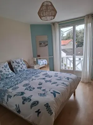 Un ou plusieurs lits dans un hébergement de l'établissement Maison pleine de charme - Plage a 200m