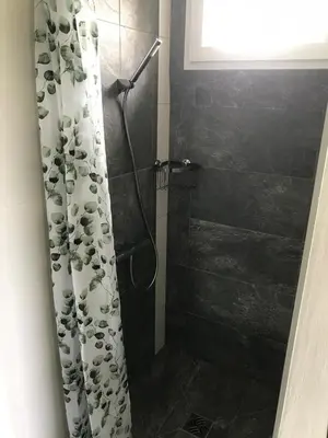 Salle de bains dans l'établissement Balcon sur l'èvre