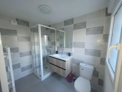 Salle de bains dans l'établissement Appartement bord de mer, T4