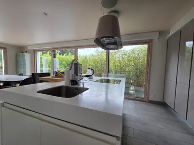 Cuisine ou kitchenette dans l'établissement Villa d'Exception avec Hammam et Sauna à Saint-Brevin-l’Océan - FR-1-364-179
