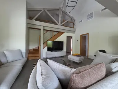 Télévision ou salle de divertissement dans l'établissement Villa d'Exception avec Hammam et Sauna à Saint-Brevin-l’Océan - FR-1-364-179