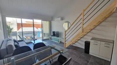 Coin salon dans l'établissement Appartement T2 avec Balcon, Parking Privée à 2min de la plage, Rue Piétonne
