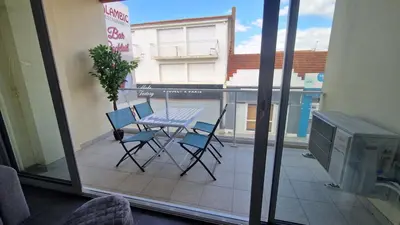 Balcon ou terrasse dans l'établissement Appartement T2 avec Balcon, Parking Privée à 2min de la plage, Rue Piétonne