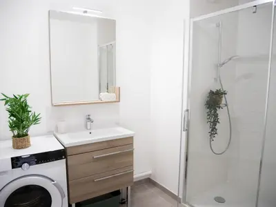 Salle de bains dans l'établissement Apartment Atlantica-3 by Interhome