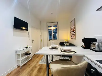 Télévision ou salle de divertissement dans l'établissement Casa : Cap' Faid'herbe