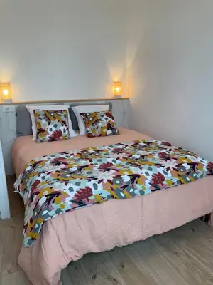 Un ou plusieurs lits dans un hébergement de l'établissement Appartement terrasse 4 à 6 adultes linge compris Les Epesses 3 min du parc PUY DU F0U