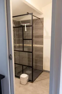 Salle de bains dans l'établissement studio proche zenith et clinique