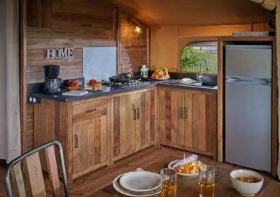 Cuisine ou kitchenette dans l'établissement ZEcamping parc aquatique pet friendly club enfant