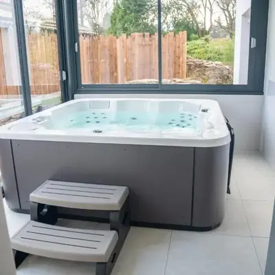 Projecteur sur ma bulle - Studio Viens dans ma bulle avec JACUZZI privé