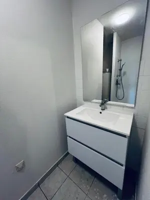 Salle de bains dans l'établissement Appartements à Saint Nazaire, parking gratuit