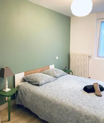 Un ou plusieurs lits dans un hébergement de l'établissement Appartements à Saint Nazaire, parking gratuit