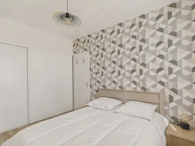 Un ou plusieurs lits dans un hébergement de l'établissement Jolie maison avec extérieur pour 6 proche mer