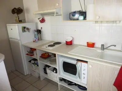 Cuisine ou kitchenette dans l'établissement Résidence Argos - Location de Vacances - PORNICHET - 2 pièces - 021 - 60409 MAE-7411