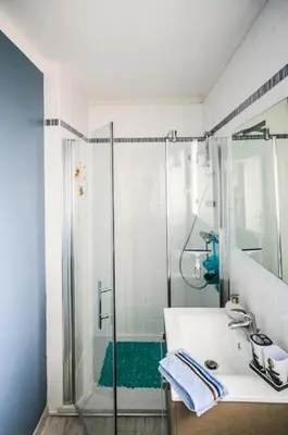 Salle de bains dans l'établissement Résidence Bur-41-pornichet - Location de Vacances - PORNICHET - Maison - 014-60362 MAE-6151
