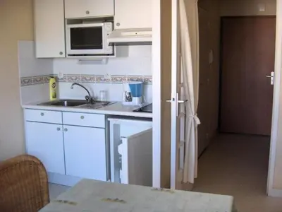 Cuisine ou kitchenette dans l'établissement Résidence Alizée A - SAINT MARC SUR MER centre-ville proche Plage MAE-3561