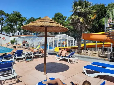 Piscine de l'établissement Mobil home camping 4 étoile ou située à proximité