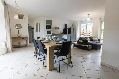Coin salon dans l'établissement L'Alcôve, Maison 3ch avec jardin et parking
