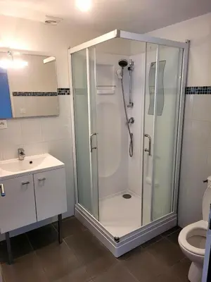 Salle de bains dans l'établissement Studio indépendant à 5 minutes du Puy DuFou