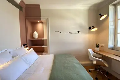Un ou plusieurs lits dans un hébergement de l'établissement Magnifique studio avec vue sur les toits du Théatre Graslin et la place