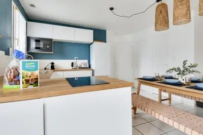 Cuisine ou kitchenette dans l'établissement Maison pour 6 - Jardin - Centre de Noirmoutier