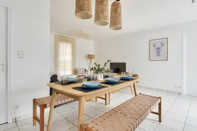 Télévision ou salle de divertissement dans l'établissement Maison pour 6 - Jardin - Centre de Noirmoutier