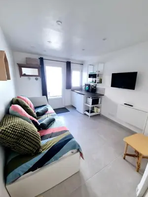 Télévision ou salle de divertissement dans l'établissement Coeur de Bourg La Garnache Studio