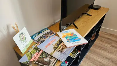 Télévision ou salle de divertissement dans l'établissement Le gîte de Billie Centre le Fuilet