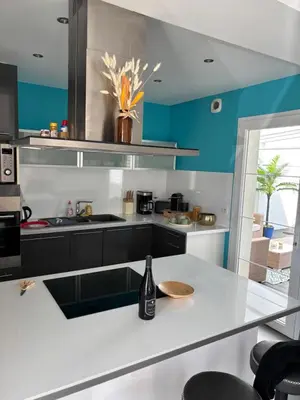 Cuisine ou kitchenette dans l'établissement LE CLOS FLEUR de SEL