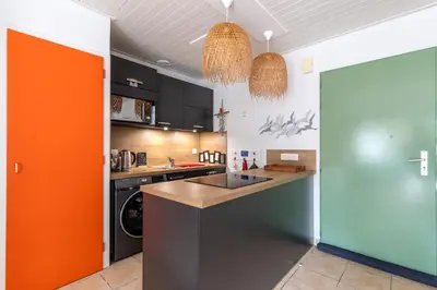 Cuisine ou kitchenette dans l'établissement Le Victoria - Proche de la Plage