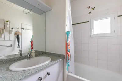 Salle de bains dans l'établissement Le Victoria - Proche de la Plage