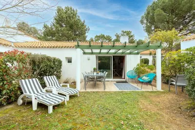 Jardin de l'établissement Le Victoria - Proche de la Plage