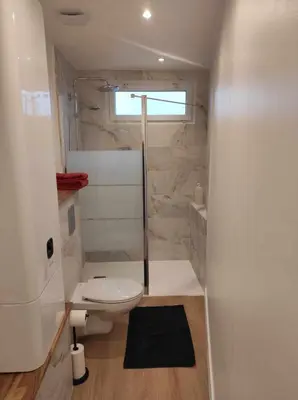 Salle de bains dans l'établissement Maison avec jardin proche plage de la source