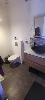 Salle de bains dans l'établissement Maison 4 chambre 11personnes grand jardin