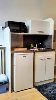Cuisine ou kitchenette dans l'établissement Chambre - Studette Indépendante Zola