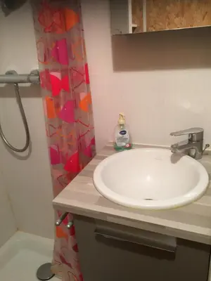 Salle de bains dans l'établissement maison latéral mer