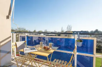 Balcon ou terrasse dans l'établissement Super 8 - 8 personnes - 4 chambres - idéal groupes et professionnels - parking - wifi