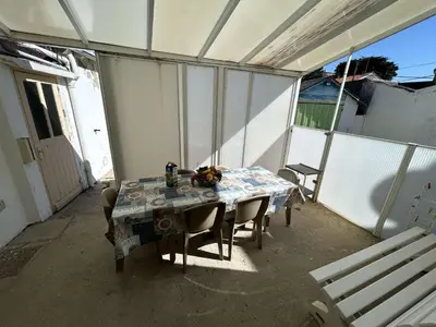 Balcon ou terrasse dans l'établissement Maison de Vacances 2 Pièces à 100m Plage - Saint-Jean-de-Monts - FR-1-224C-343