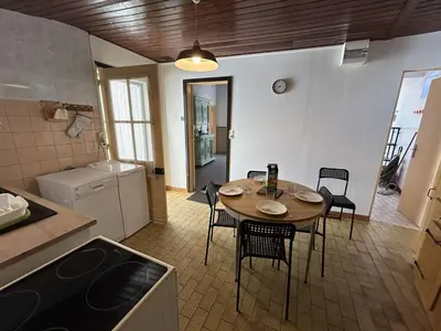 Cuisine ou kitchenette dans l'établissement Maison de Vacances 2 Pièces à 100m Plage - Saint-Jean-de-Monts - FR-1-224C-343