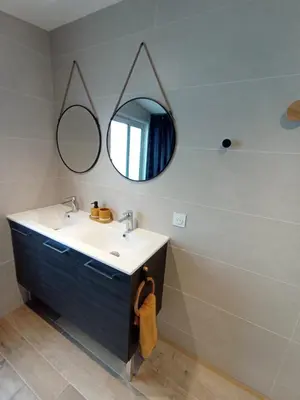Salle de bains dans l'établissement La maisonnette de Gaby