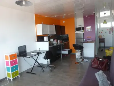 Cuisine ou kitchenette dans l'établissement La mer!