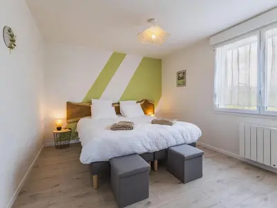 Un ou plusieurs lits dans un hébergement de l'établissement Maison de Campagne au Calme avec Terrasse, 3 Chambres - FR-1-306-1300