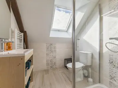 Salle de bains dans l'établissement Maison de Campagne au Calme avec Terrasse, 3 Chambres - FR-1-306-1300