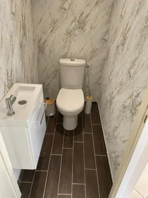 Salle de bains dans l'établissement maison individuelle