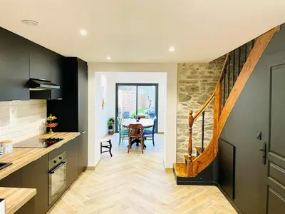 Cuisine ou kitchenette dans l'établissement Maison plage centre ville typique