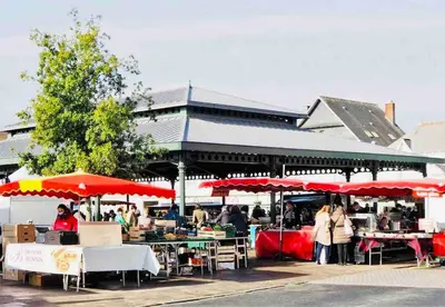 Restaurant ou autre lieu de restauration dans l'établissement Maison plage centre ville typique
