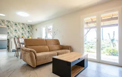 Coin salon dans l'établissement Cozy Home In Notre Dame De Riez