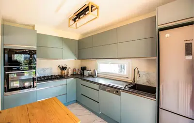 Cuisine ou kitchenette dans l'établissement Cozy Home In Notre Dame De Riez
